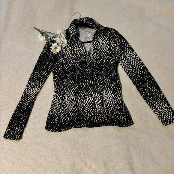 Ann Taylor blouse top women V neck black and white - Picture 2 of 4